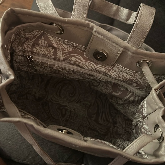 Bella Russo Drawstring Purse/Backpack - Picture 2 of 3